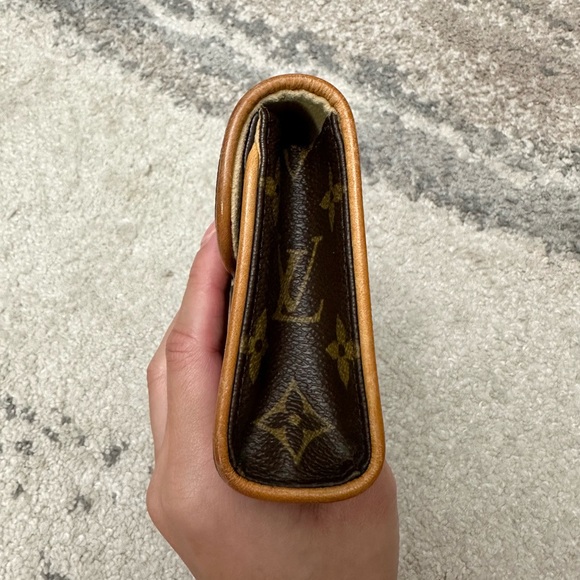 Louis Vuitton Florentine Belt Bag With Strap - Picture 3 of 13